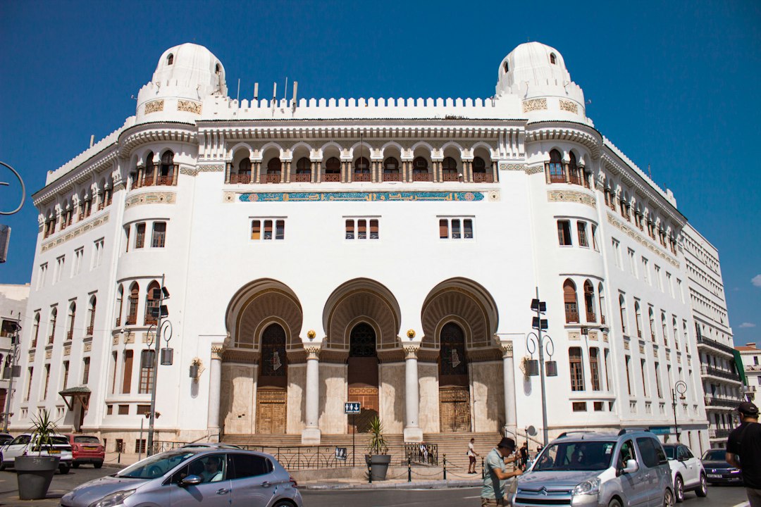Rettsinformasjon: En omfattende guide til lov og rett i Algerie